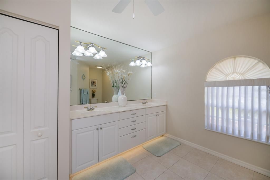 待售: $465,000 (3 贝兹, 2 浴室, 2242 平方英尺)