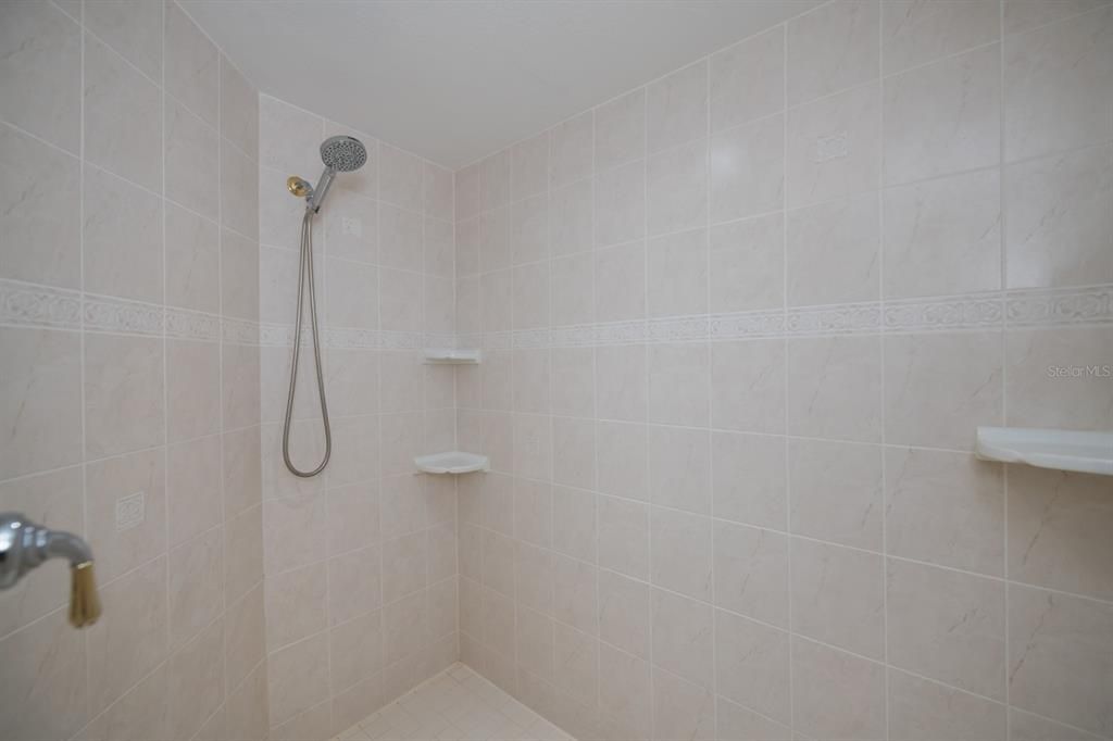 待售: $465,000 (3 贝兹, 2 浴室, 2242 平方英尺)