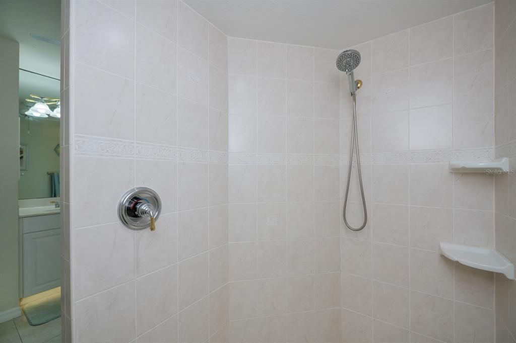 待售: $465,000 (3 贝兹, 2 浴室, 2242 平方英尺)