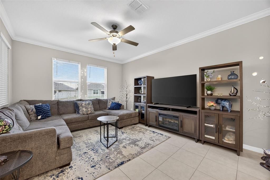 На продажу: $325,000 (3 спален, 2 ванн, 1807 Квадратных фут)