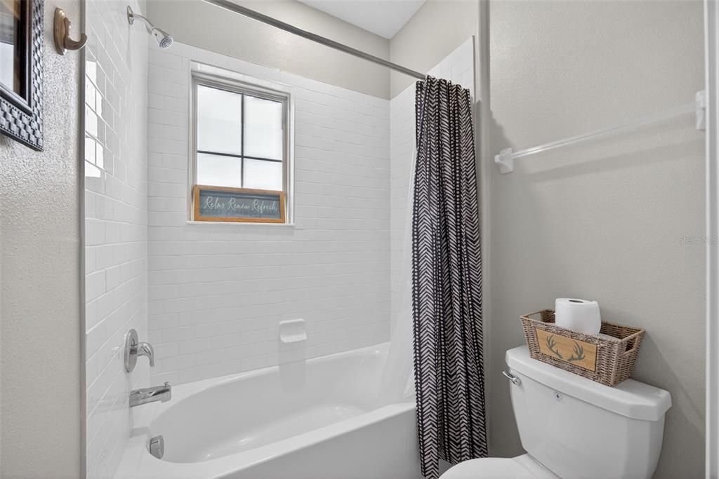 На продажу: $325,000 (3 спален, 2 ванн, 1807 Квадратных фут)