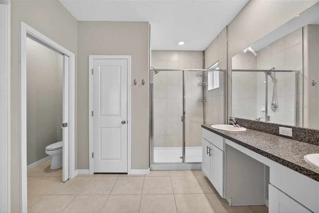 На продажу: $325,000 (3 спален, 2 ванн, 1807 Квадратных фут)