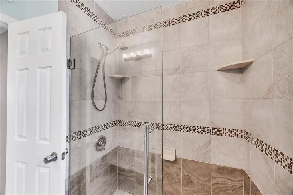 For Sale: $314,900 (2 beds, 1 baths, 1239 Square Feet)