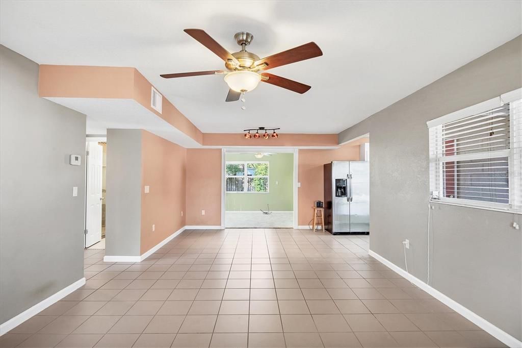 For Sale: $314,900 (2 beds, 1 baths, 1239 Square Feet)