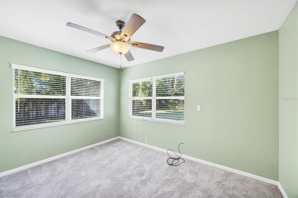 For Sale: $314,900 (2 beds, 1 baths, 1239 Square Feet)