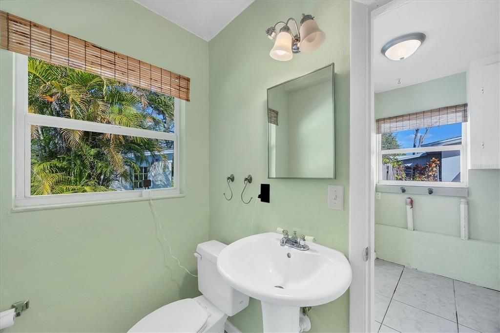 For Sale: $314,900 (2 beds, 1 baths, 1239 Square Feet)