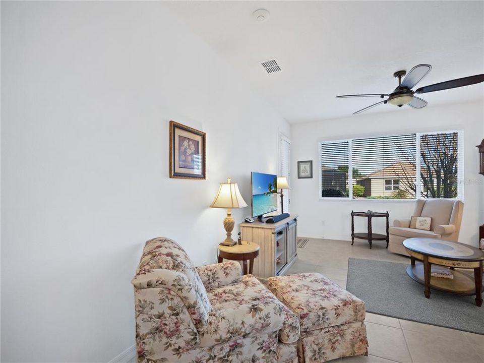 For Sale: $216,612 (2 beds, 2 baths, 1226 Square Feet)