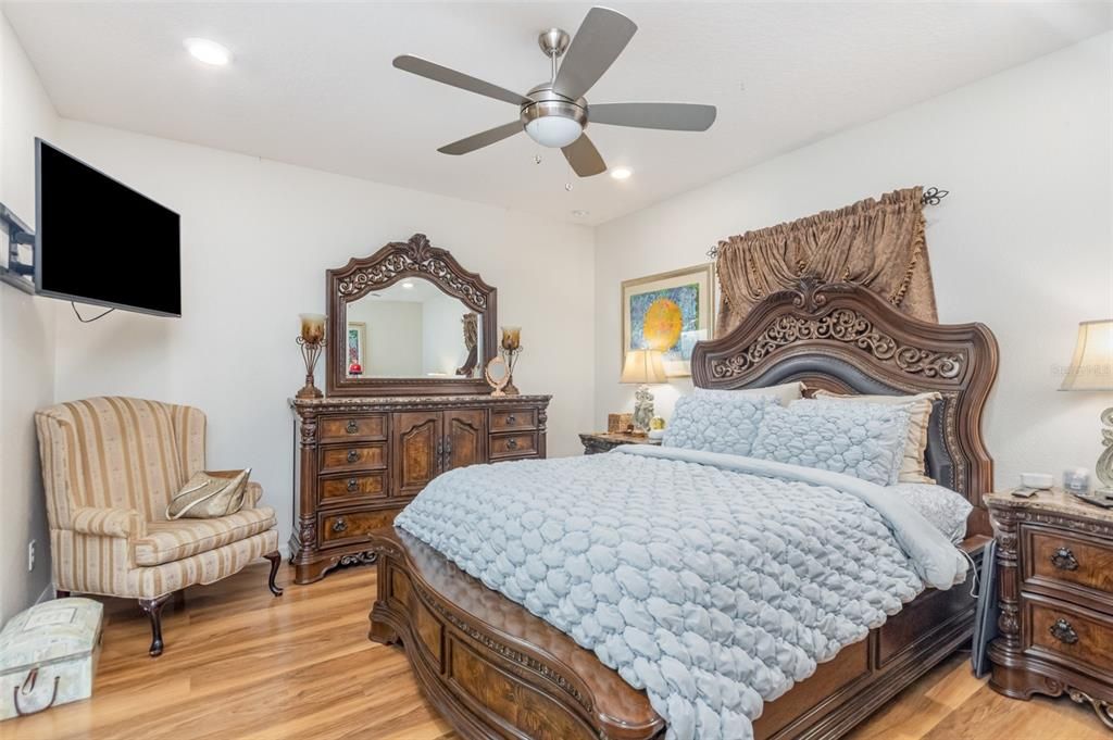 For Sale: $420,000 (4 beds, 2 baths, 1820 Square Feet)