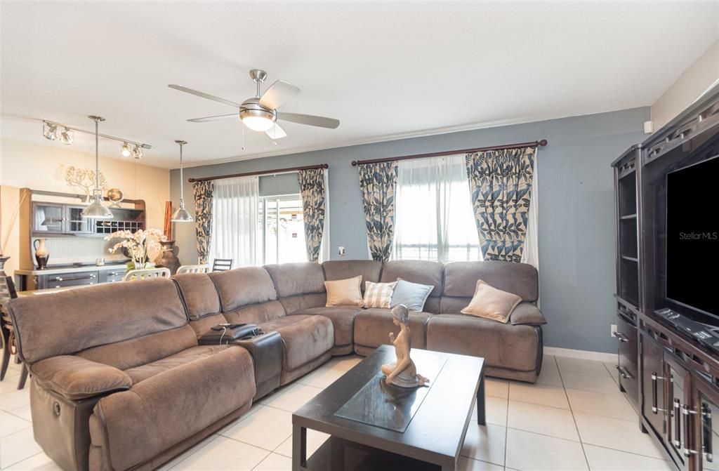 For Sale: $420,000 (4 beds, 2 baths, 1820 Square Feet)