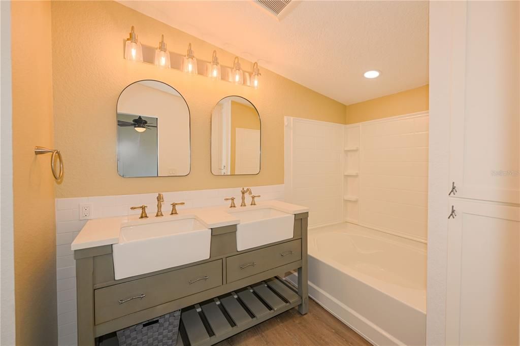 For Rent: $3,300 (3 beds, 2 baths, 960 Square Feet)