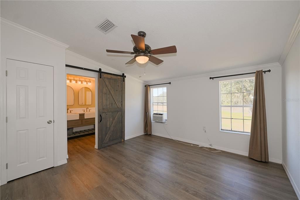 For Rent: $3,300 (3 beds, 2 baths, 960 Square Feet)