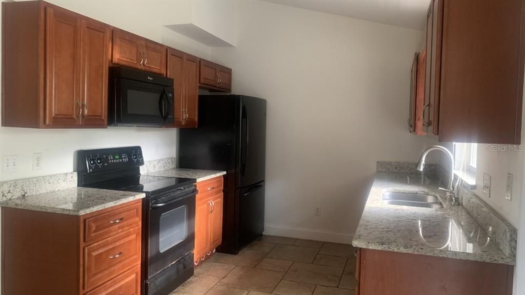 For Rent: $2,100 (3 beds, 2 baths, 1184 Square Feet)