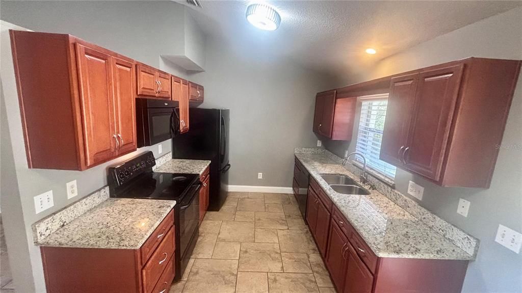 For Rent: $2,100 (3 beds, 2 baths, 1184 Square Feet)