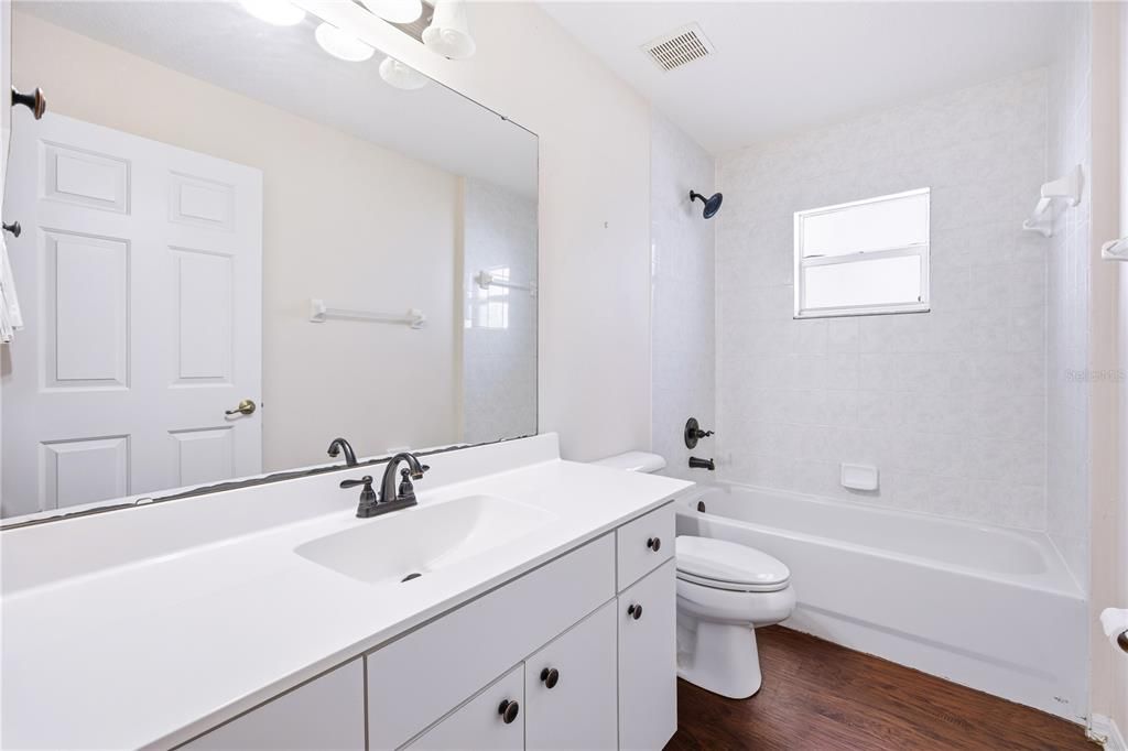 На продажу: $310,000 (3 спален, 2 ванн, 1710 Квадратных фут)