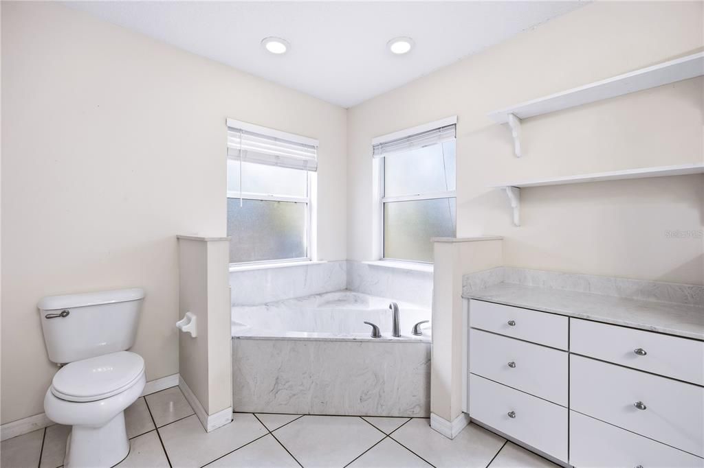 На продажу: $310,000 (3 спален, 2 ванн, 1710 Квадратных фут)