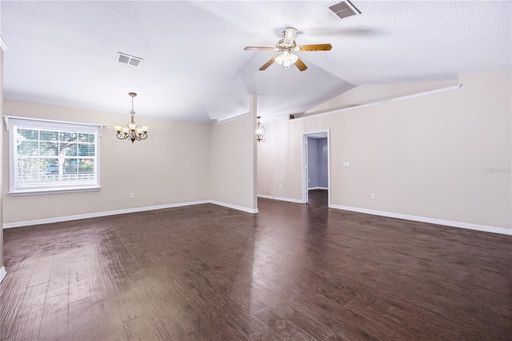 На продажу: $310,000 (3 спален, 2 ванн, 1710 Квадратных фут)