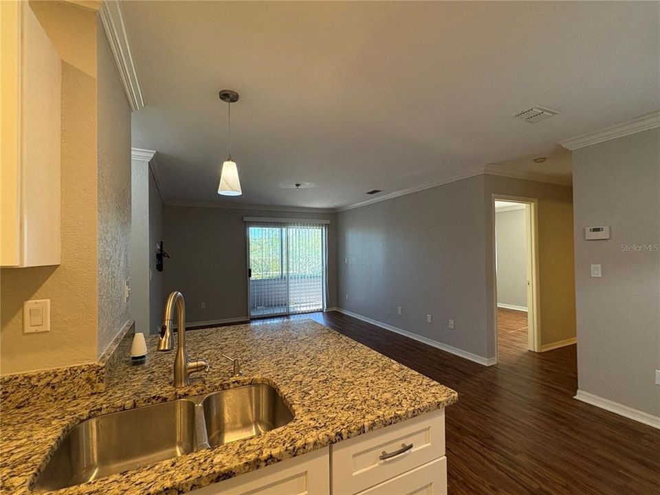 出租: $1,600 (1 贝兹, 1 浴室, 742 平方英尺)