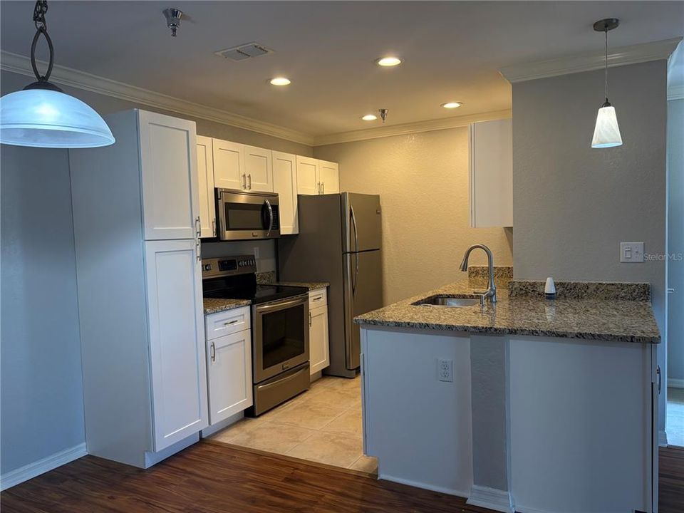 出租: $1,600 (1 贝兹, 1 浴室, 742 平方英尺)