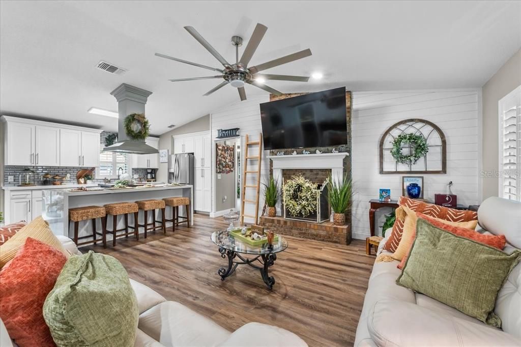 For Sale: $310,000 (3 beds, 2 baths, 1328 Square Feet)