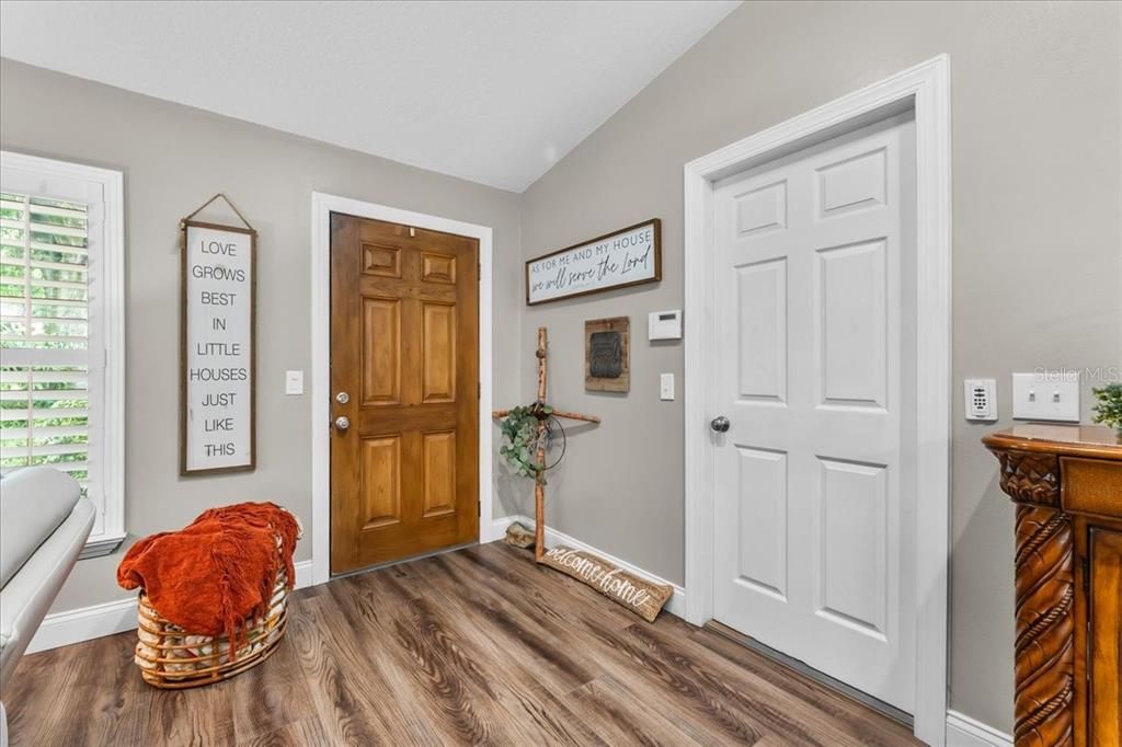 For Sale: $310,000 (3 beds, 2 baths, 1328 Square Feet)