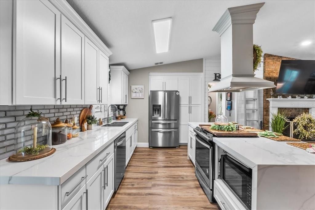 For Sale: $310,000 (3 beds, 2 baths, 1328 Square Feet)