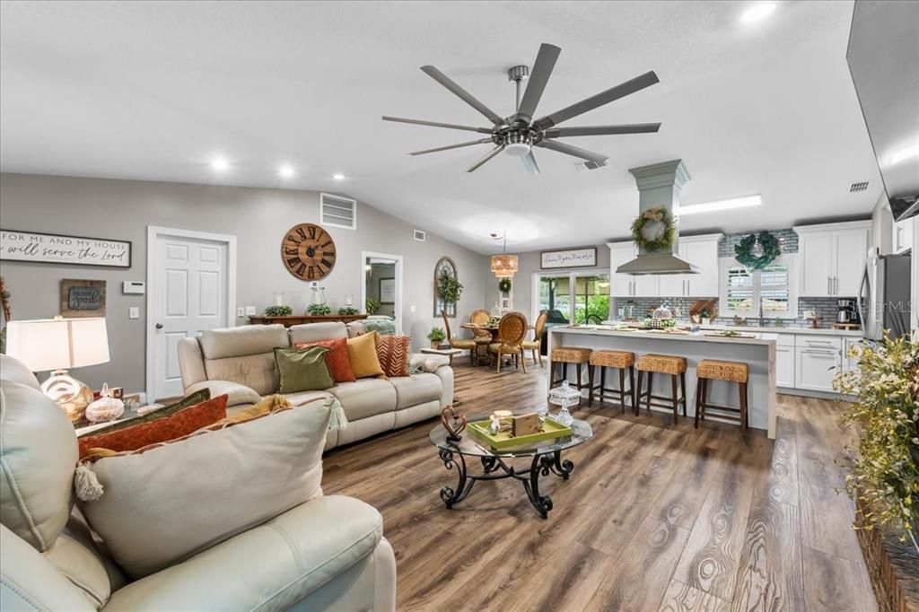 For Sale: $310,000 (3 beds, 2 baths, 1328 Square Feet)