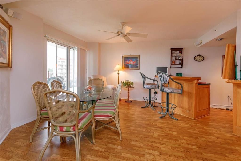 En Venta: $565,000 (3 camas, 3 baños, 2440 Pies cuadrados)