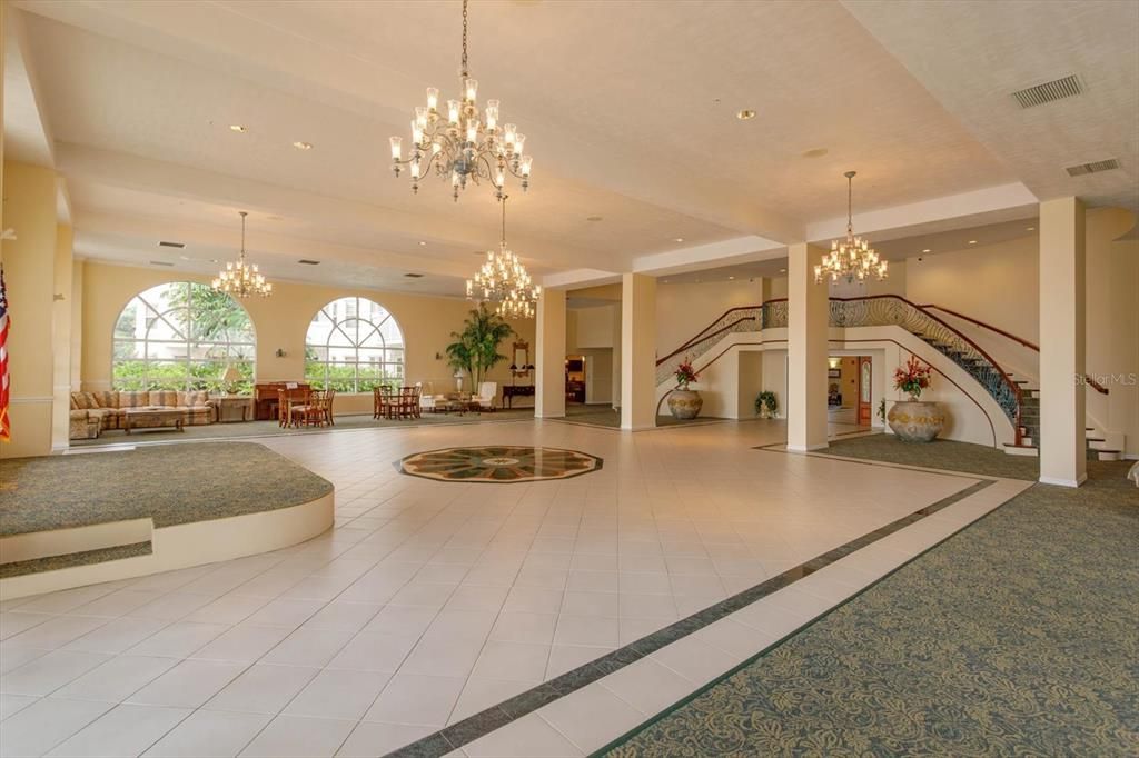 En Venta: $565,000 (3 camas, 3 baños, 2440 Pies cuadrados)