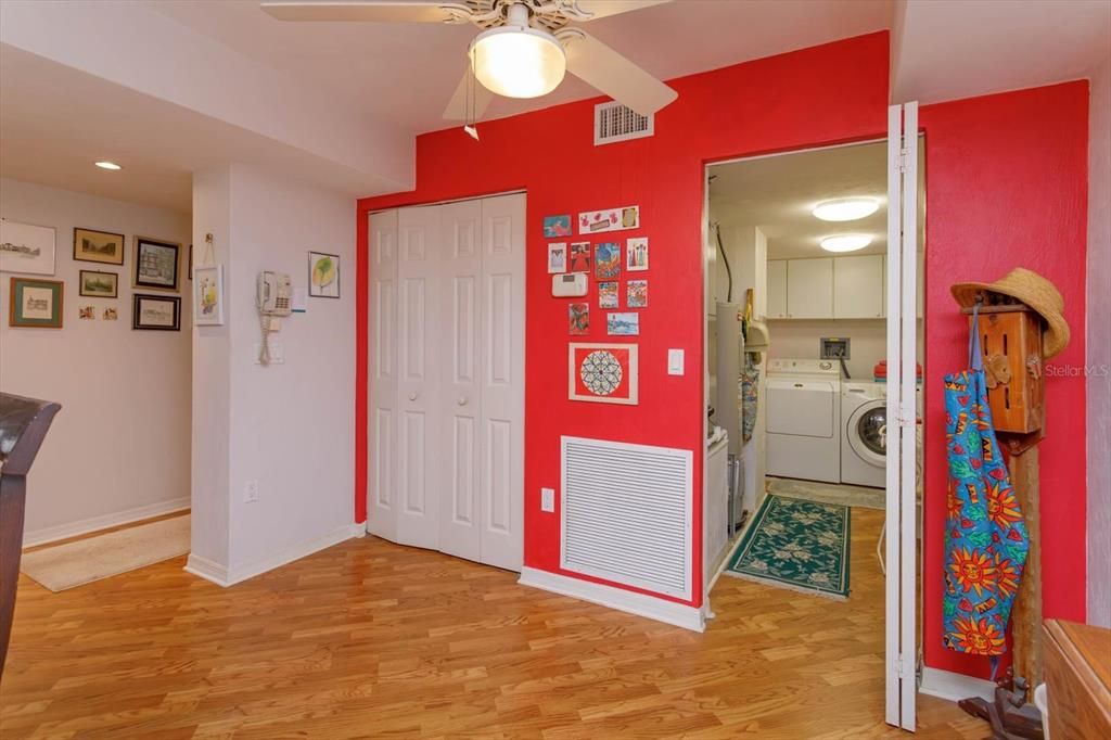 En Venta: $565,000 (3 camas, 3 baños, 2440 Pies cuadrados)