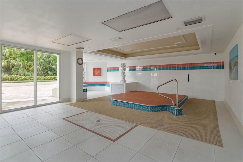 En Venta: $565,000 (3 camas, 3 baños, 2440 Pies cuadrados)