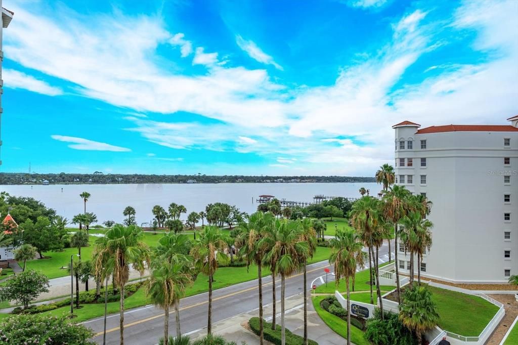 En Venta: $565,000 (3 camas, 3 baños, 2440 Pies cuadrados)