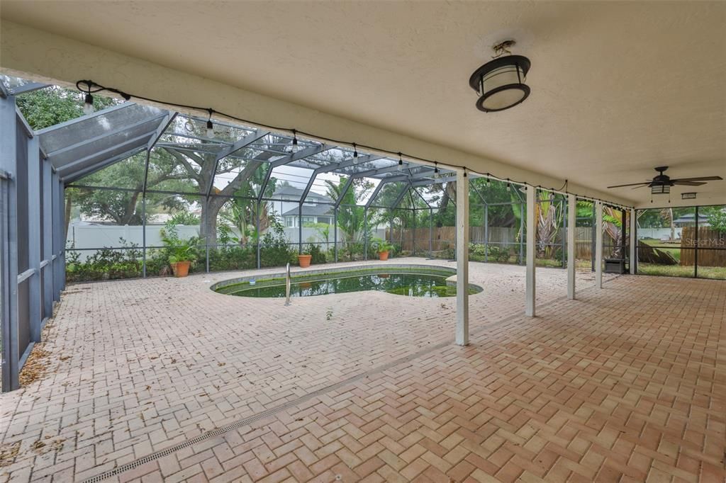 For Sale: $700,000 (3 beds, 2 baths, 2125 Square Feet)