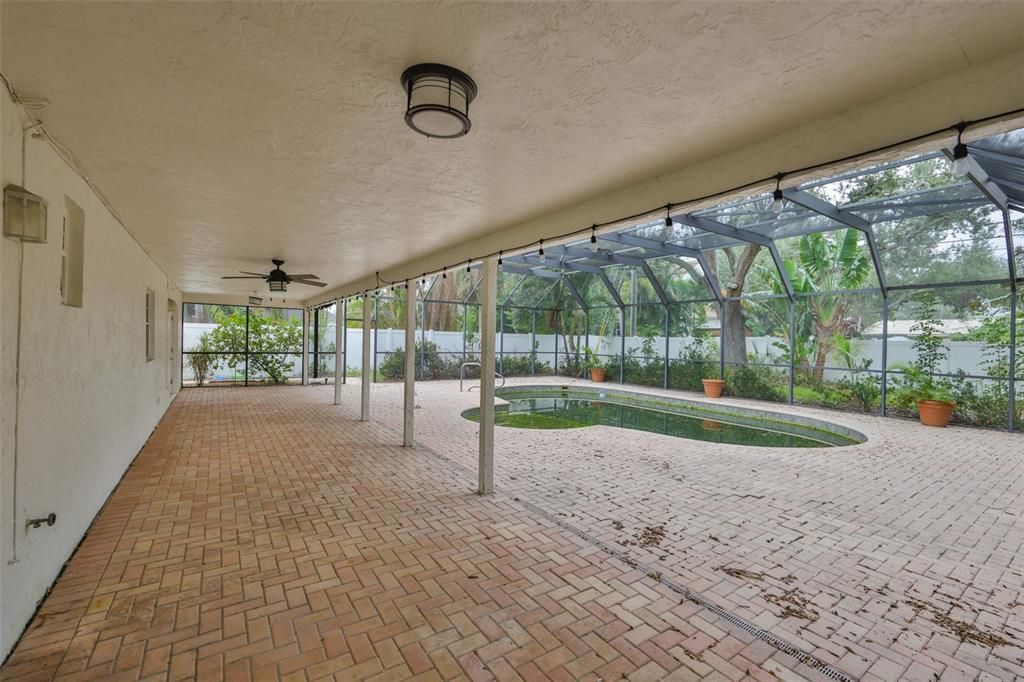 For Sale: $700,000 (3 beds, 2 baths, 2125 Square Feet)