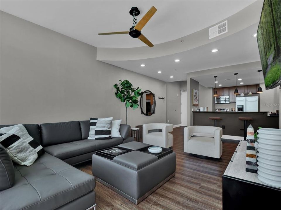 В аренду: $6,000 (2 спален, 2 ванн, 1644 Квадратных фут)