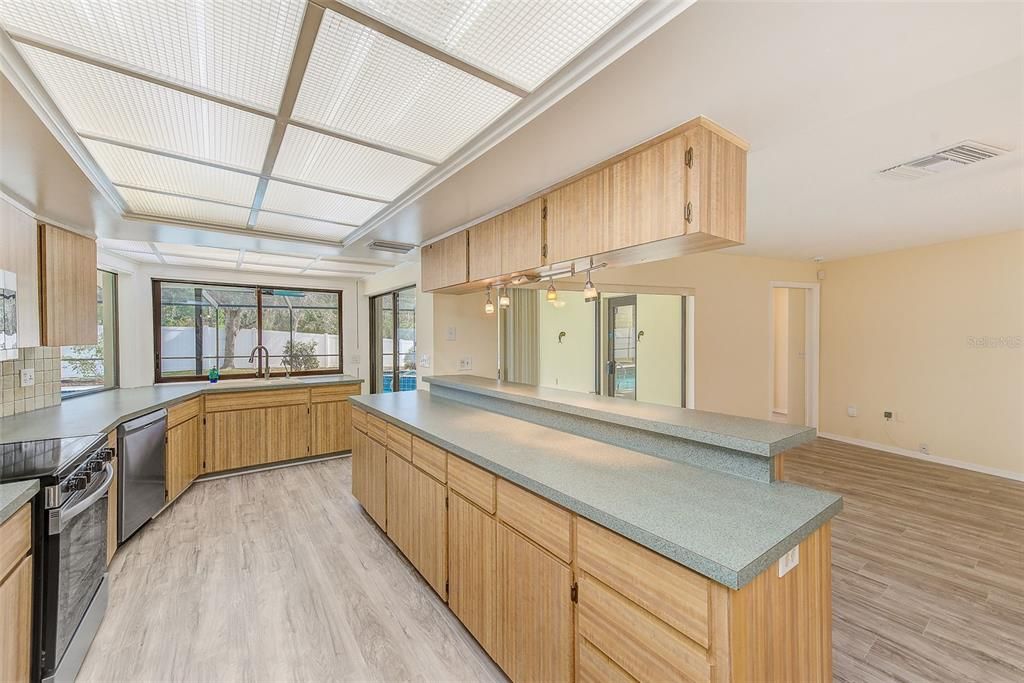 For Sale: $489,000 (3 beds, 2 baths, 2224 Square Feet)