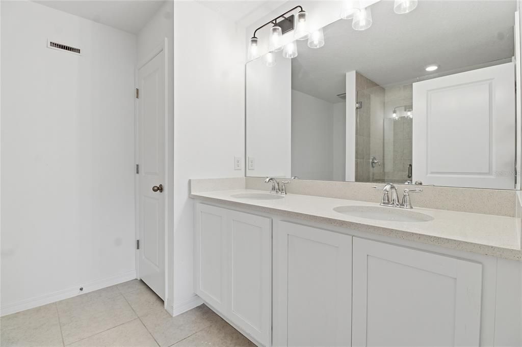 En Venta: $338,600 (3 camas, 2 baños, 1653 Pies cuadrados)