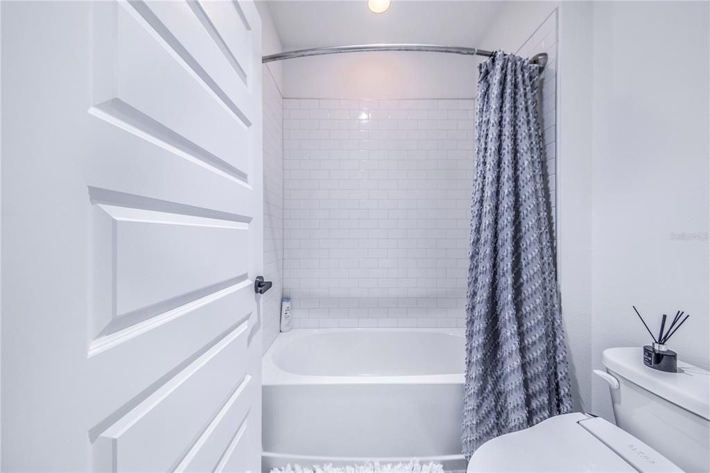 For Sale: $1,199,000 (5 beds, 5 baths, 3416 Square Feet)