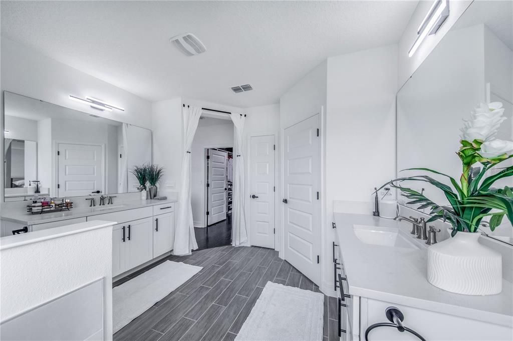 For Sale: $1,199,000 (5 beds, 5 baths, 3416 Square Feet)