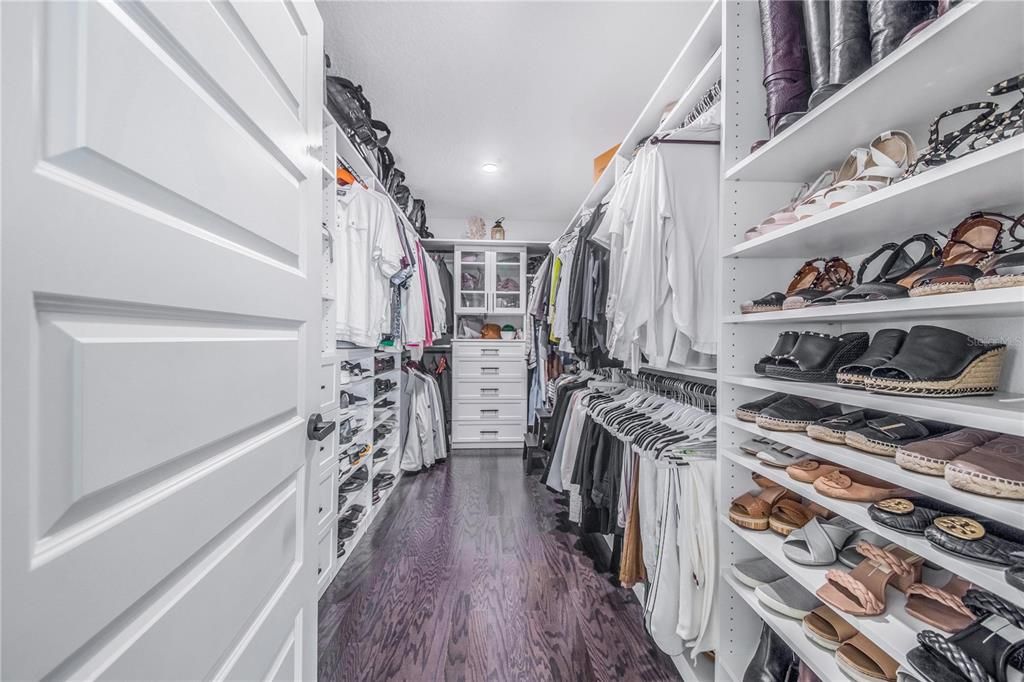 For Sale: $1,199,000 (5 beds, 5 baths, 3416 Square Feet)