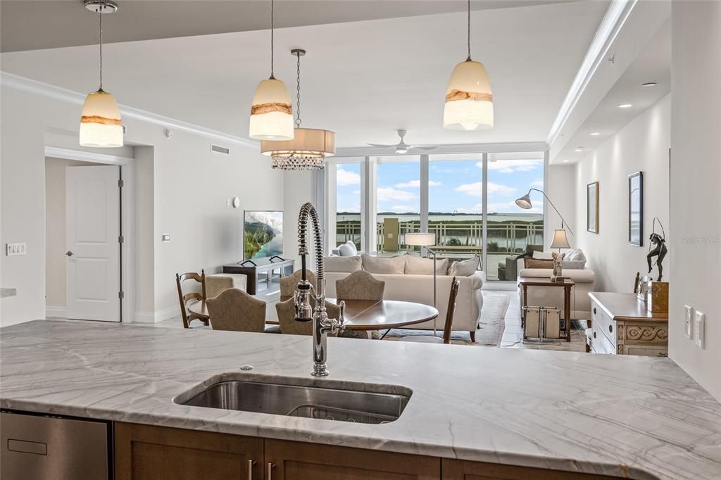 出租: $9,000 (3 贝兹, 3 浴室, 2850 平方英尺)