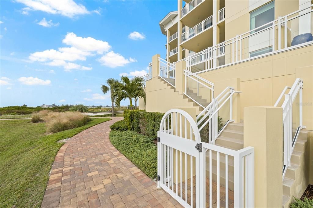 出租: $9,000 (3 贝兹, 3 浴室, 2850 平方英尺)