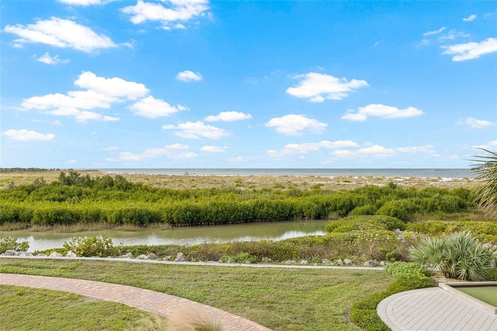 出租: $9,000 (3 贝兹, 3 浴室, 2850 平方英尺)