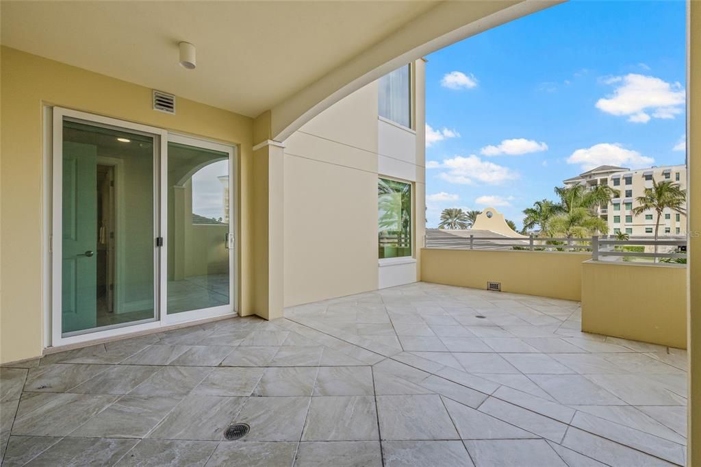 出租: $9,000 (3 贝兹, 3 浴室, 2850 平方英尺)