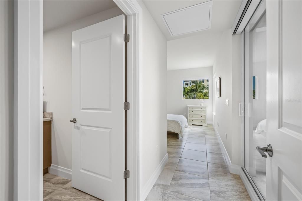 出租: $9,000 (3 贝兹, 3 浴室, 2850 平方英尺)