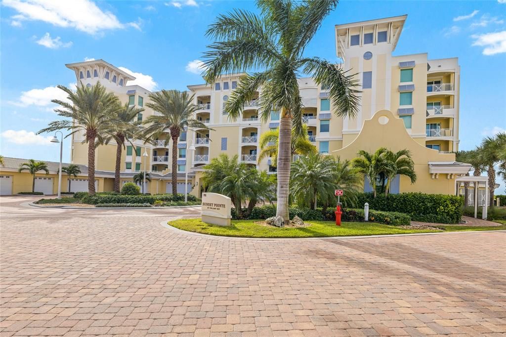 出租: $9,000 (3 贝兹, 3 浴室, 2850 平方英尺)