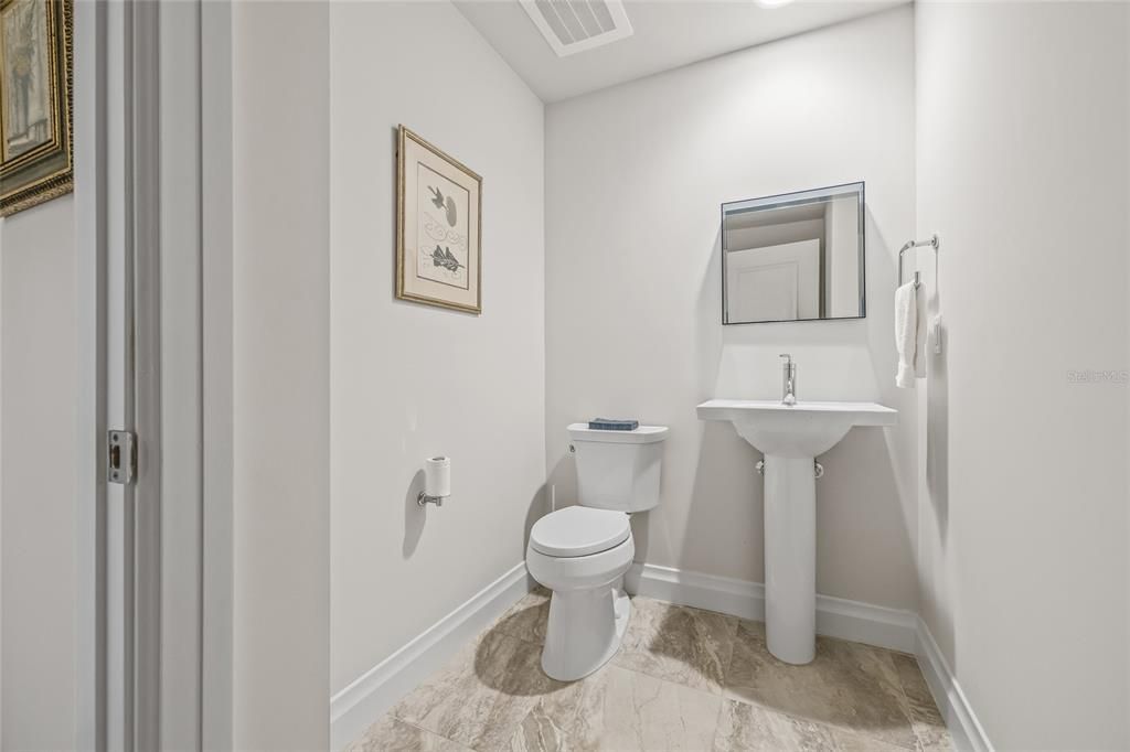 出租: $9,000 (3 贝兹, 3 浴室, 2850 平方英尺)