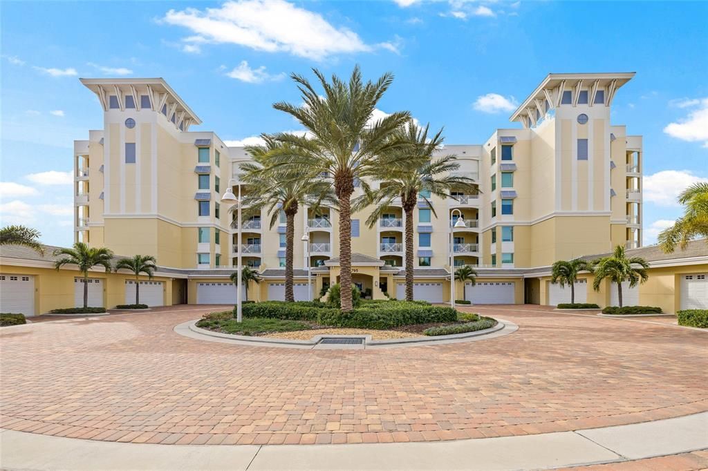 出租: $9,000 (3 贝兹, 3 浴室, 2850 平方英尺)