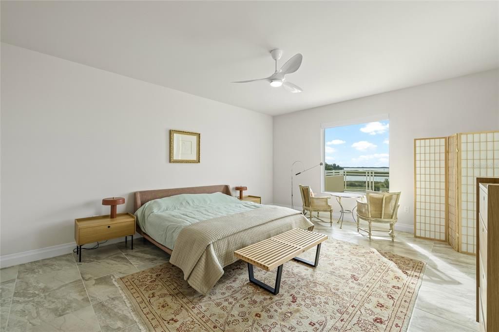 出租: $9,000 (3 贝兹, 3 浴室, 2850 平方英尺)