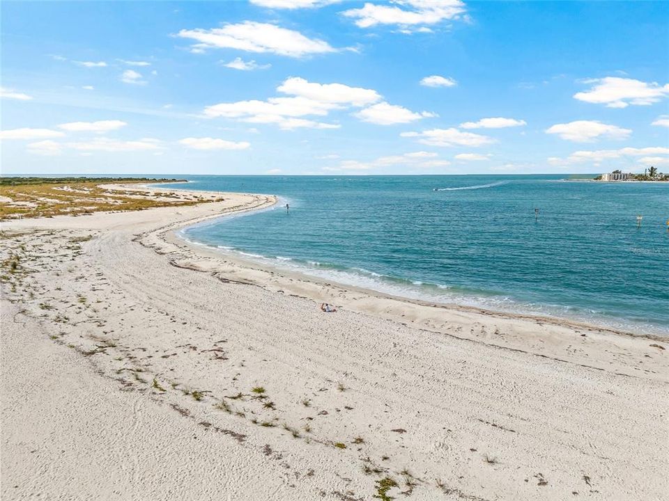 出租: $9,000 (3 贝兹, 3 浴室, 2850 平方英尺)