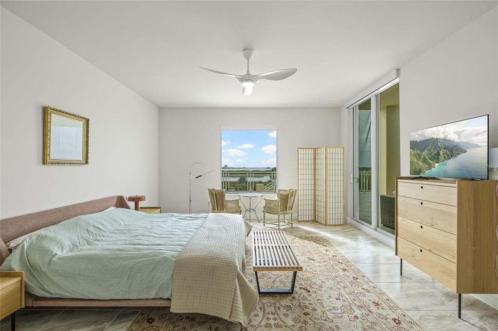 出租: $9,000 (3 贝兹, 3 浴室, 2850 平方英尺)